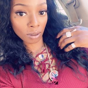 Meet your Posher, Emelda